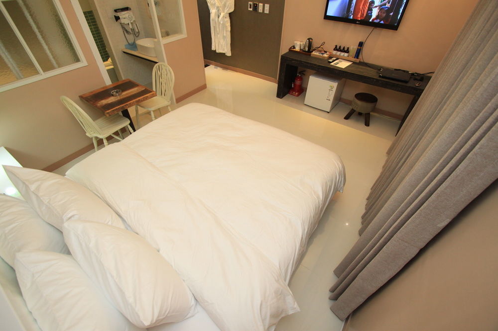 Hound Hotel Changwon Exterior foto