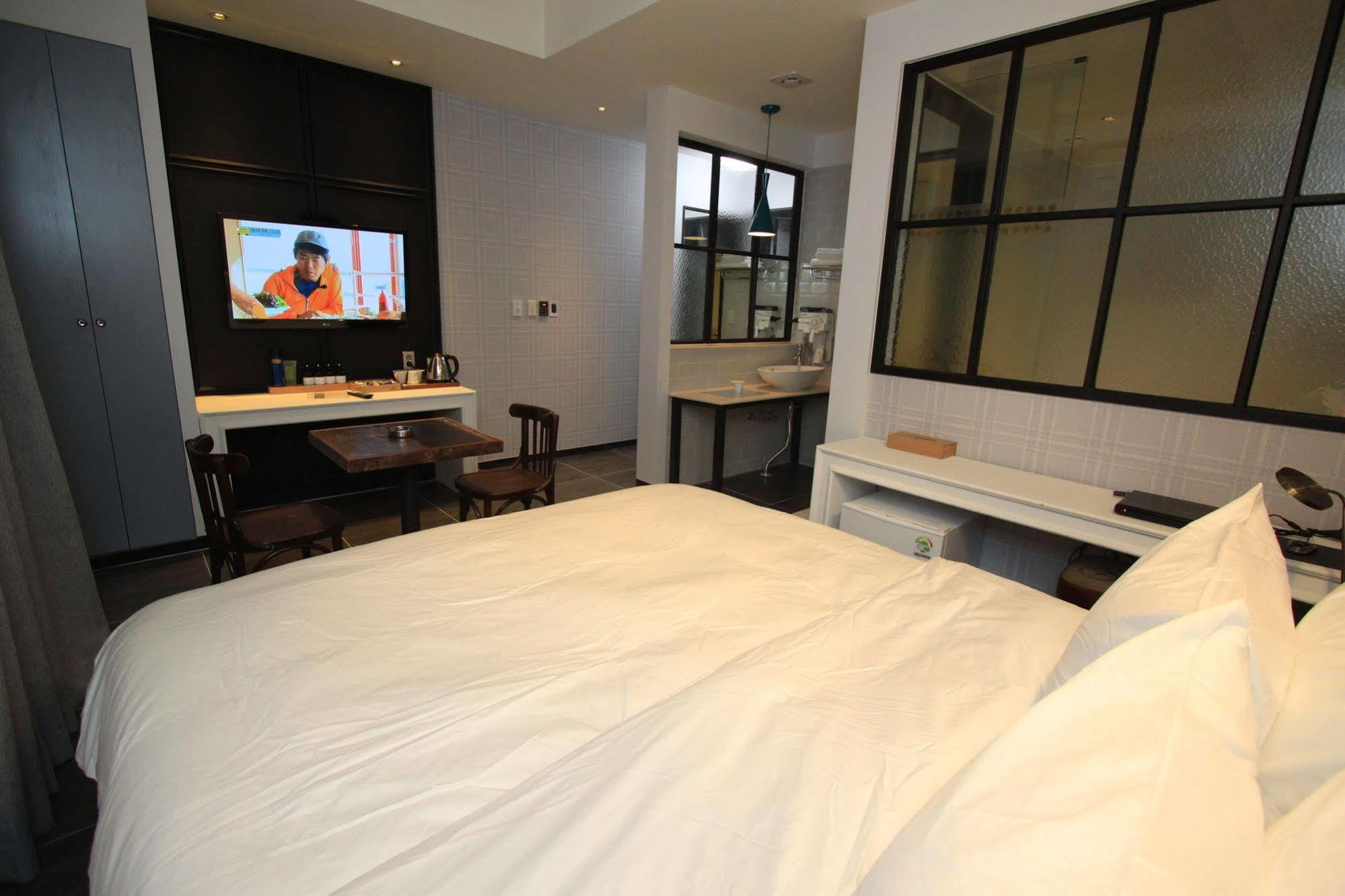 Hound Hotel Changwon Exterior foto