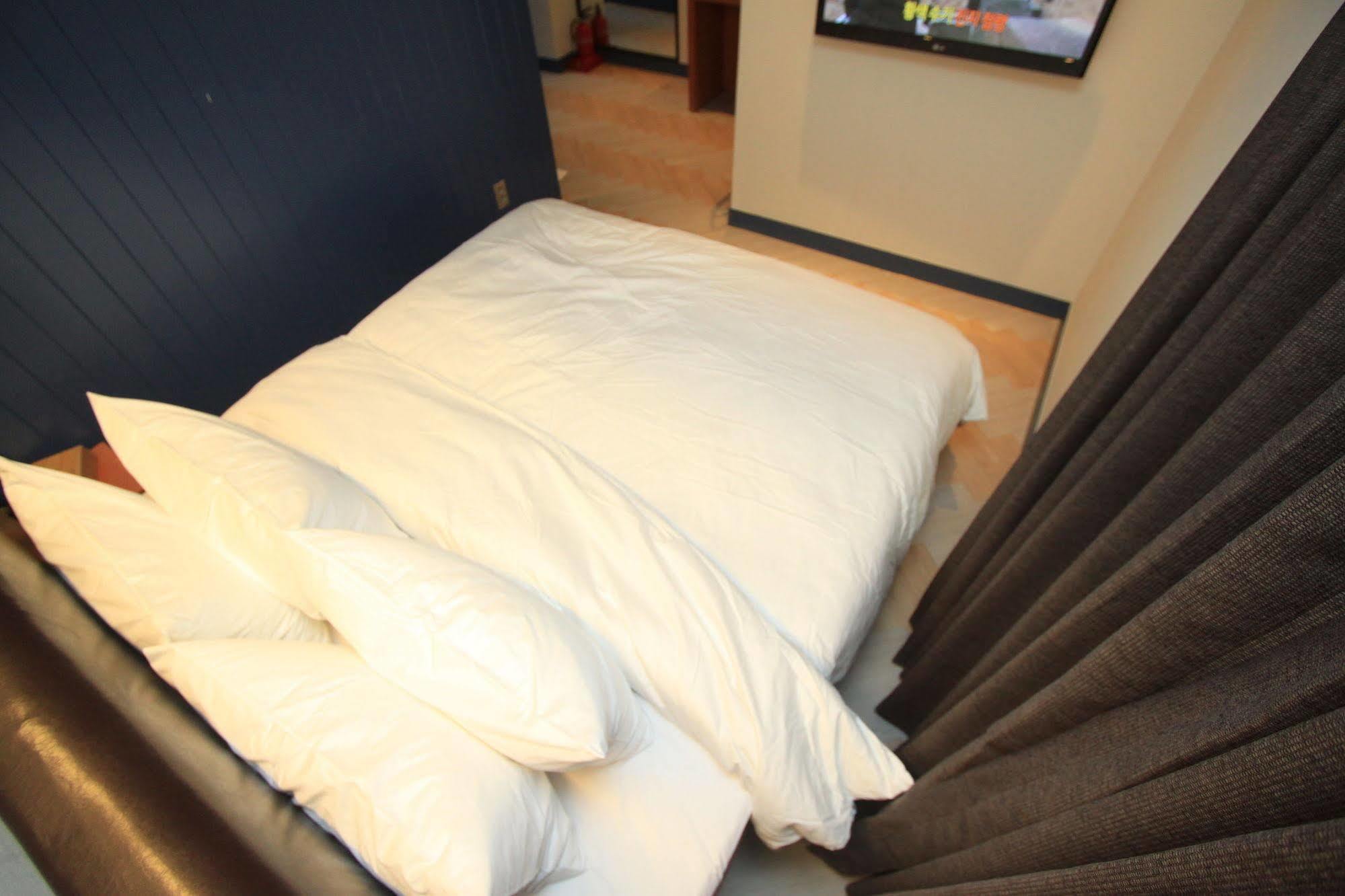 Hound Hotel Changwon Exterior foto